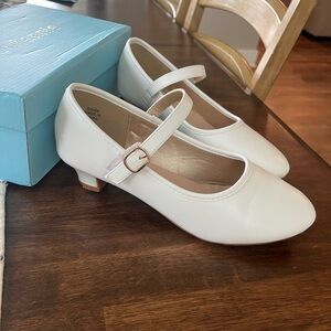 White low heel dress shoes.  Size Big Kid 6